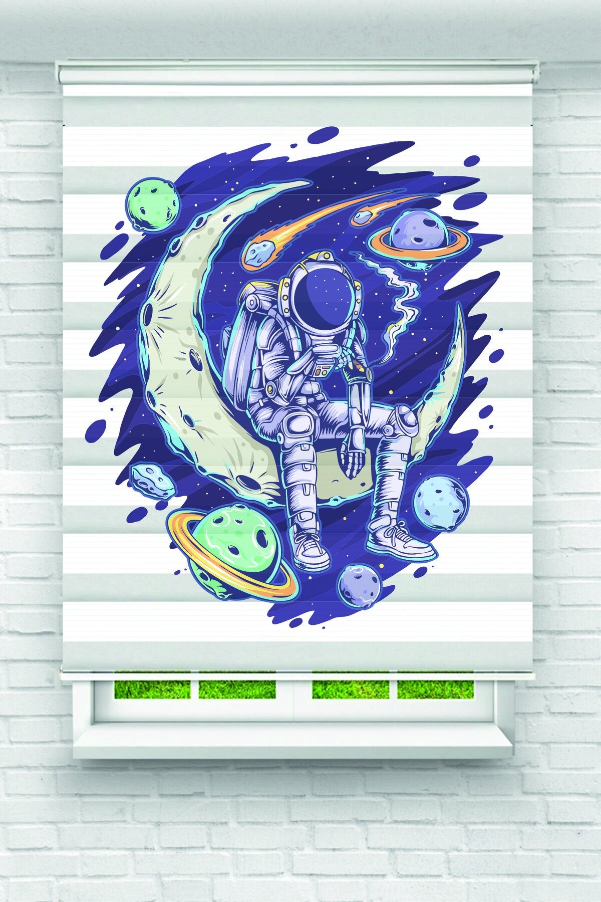 Gezegenler Arasında Yürüyen Astronot Desenli Zebra Perde - YZN-1105
