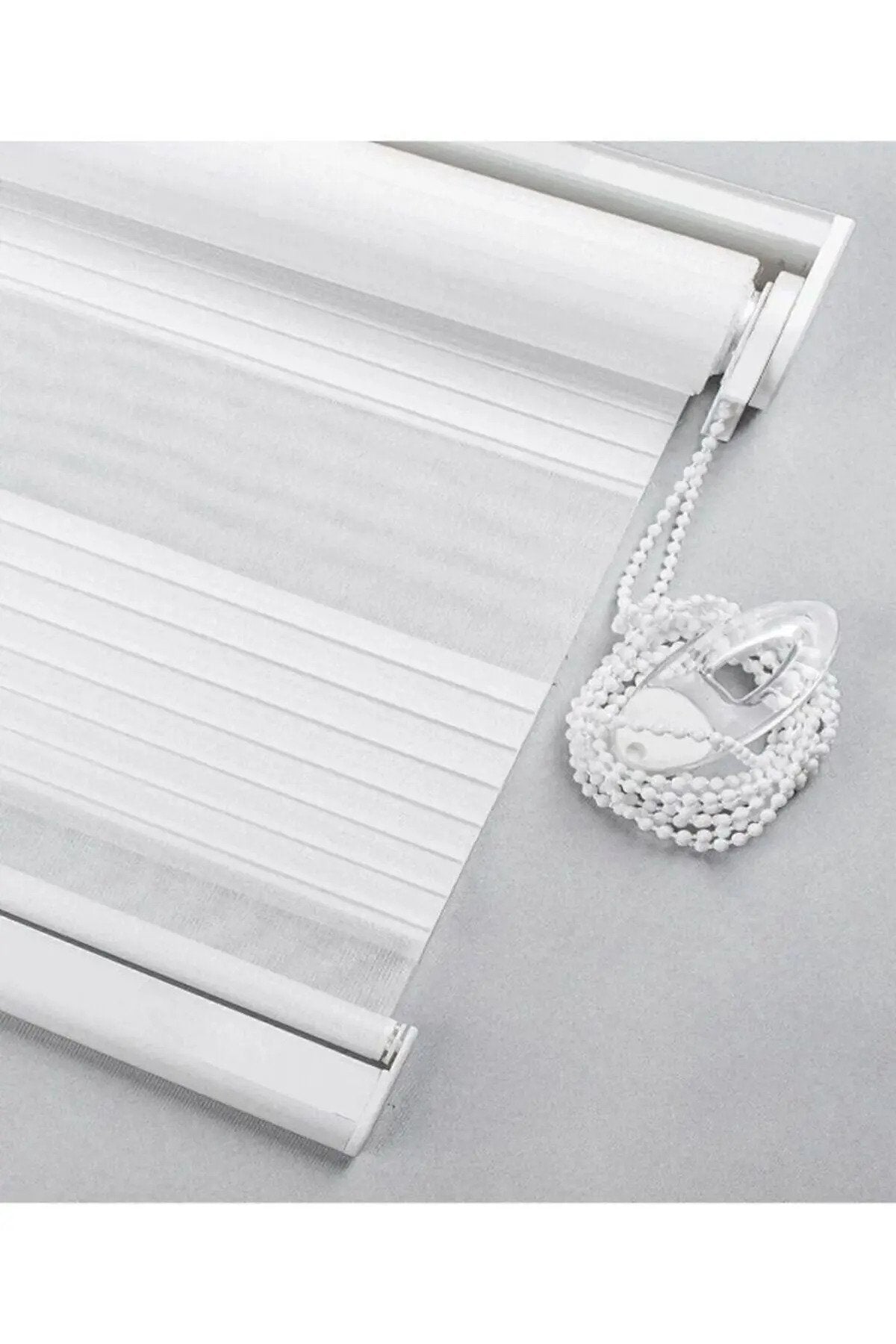 Minimal Kırmızı Çiçek İllüstrasyon Zebra Perde – YZN-492